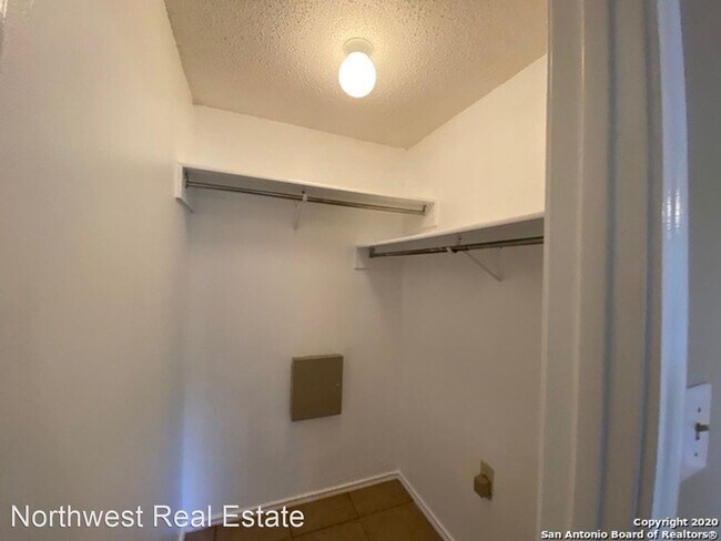Building Photo - 2 br, 1 bath House - 6822 Canary Meadow