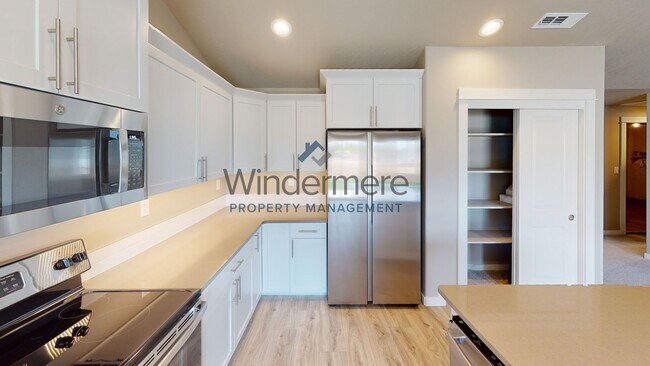 Foto del edificio - 1493 Theresa Ave