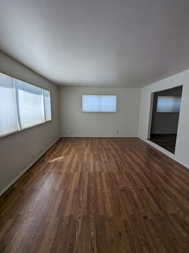 Building Photo - 806 Gromo Ct