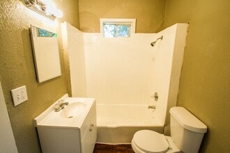 Building Photo - 524 St Martin Ave