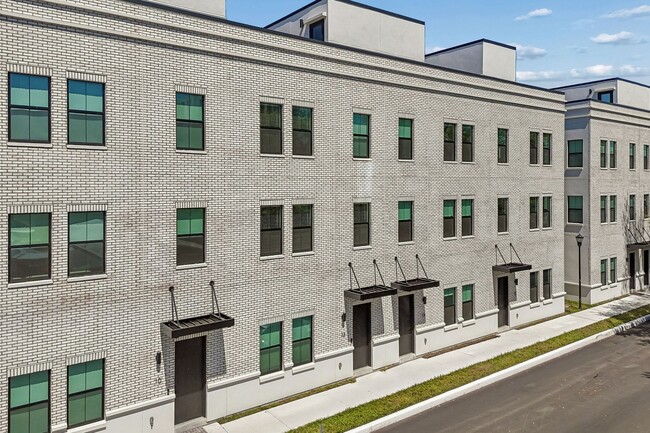 Foto del edificio - New Construction Townhome For Lease downtown Tampa, Ybor City, Gas Worx