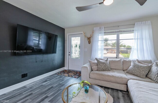 Foto del edificio - 2 br, 2 bath Duplex - 5042 SW 93rd Ave