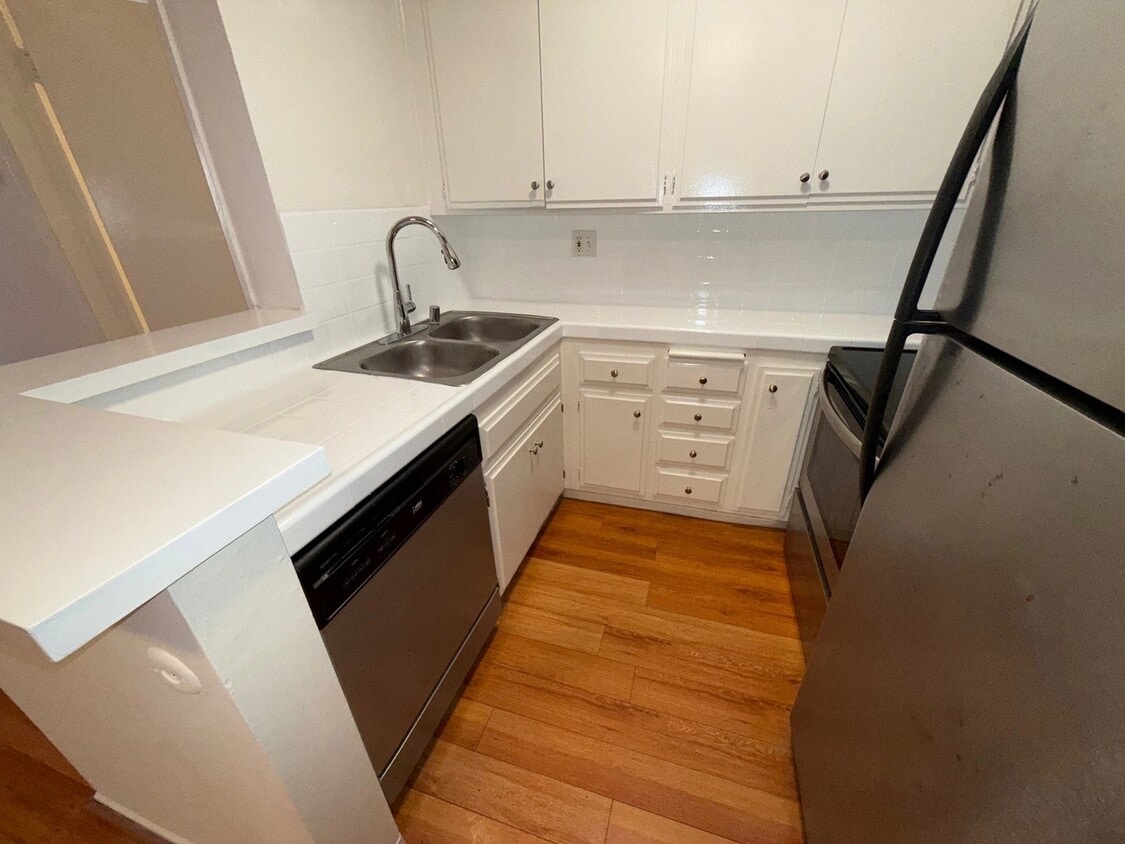 Foto principal - 10760 Rose Ave