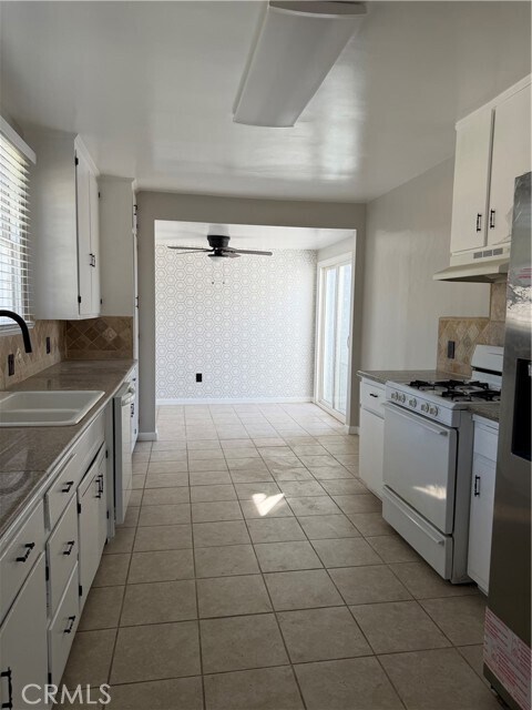 Foto del edificio - 558 N Vermont Ave