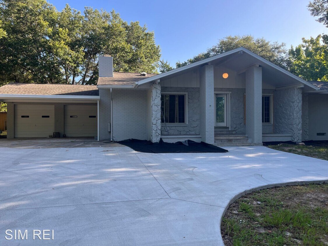 Primary Photo - 5 br, 2 bath House - 4429 Lake Griffin Rd.