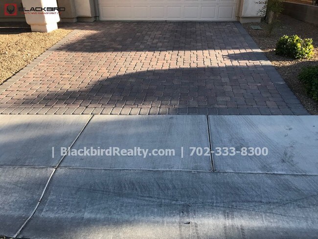 Building Photo - Rhodes Ranch  4 Bedrooms Pool  Guard Gated