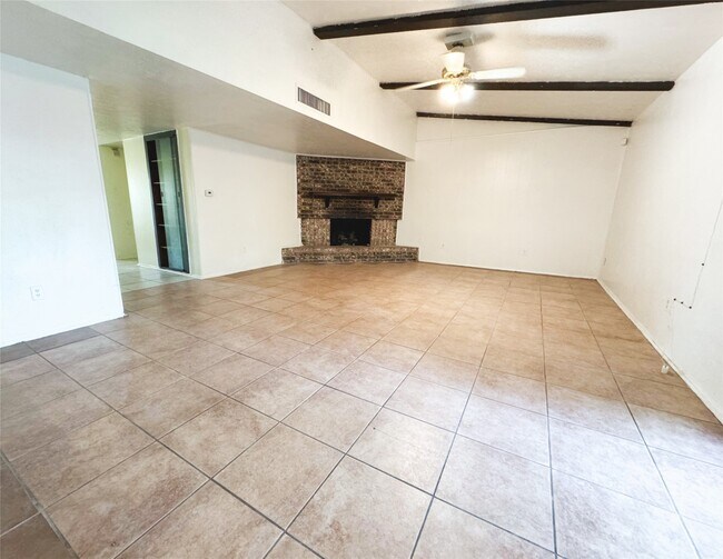 Foto del edificio - 2211 Mustang Springs Dr
