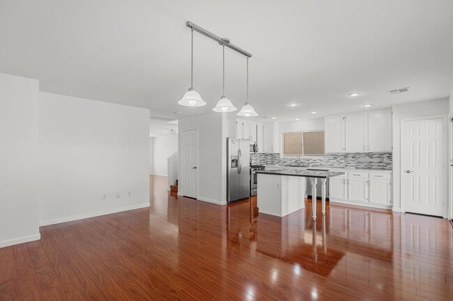 Building Photo - 11135 Alora St