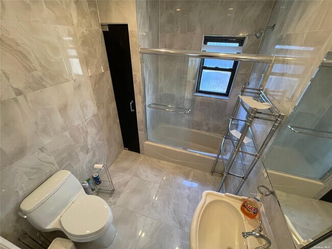 Foto del edificio - 217-32 50th Ave