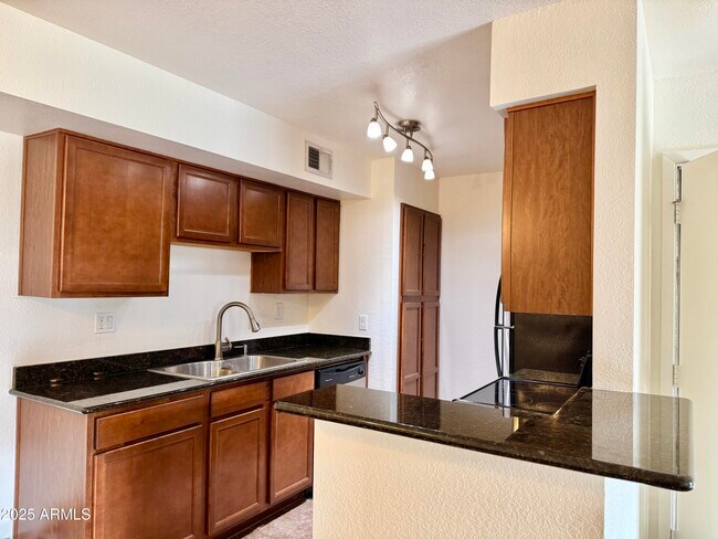 Foto del edificio - 5995 N 78th St