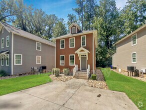 Building Photo - 601 Chick Springs Rd
