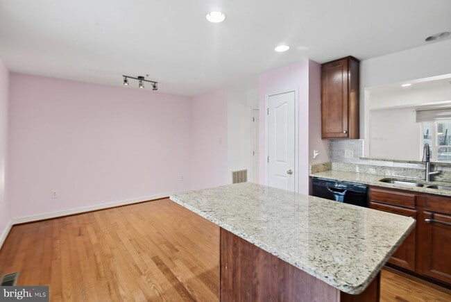 Foto del edificio - 1208 Corolla Ct