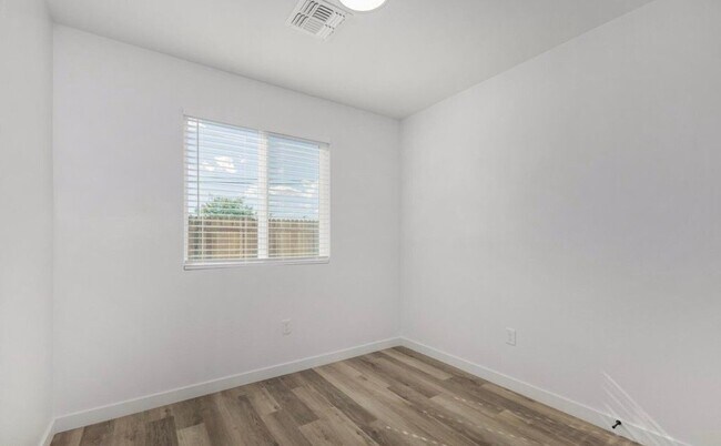 Foto del edificio - 2210 E Alta Vista Rd