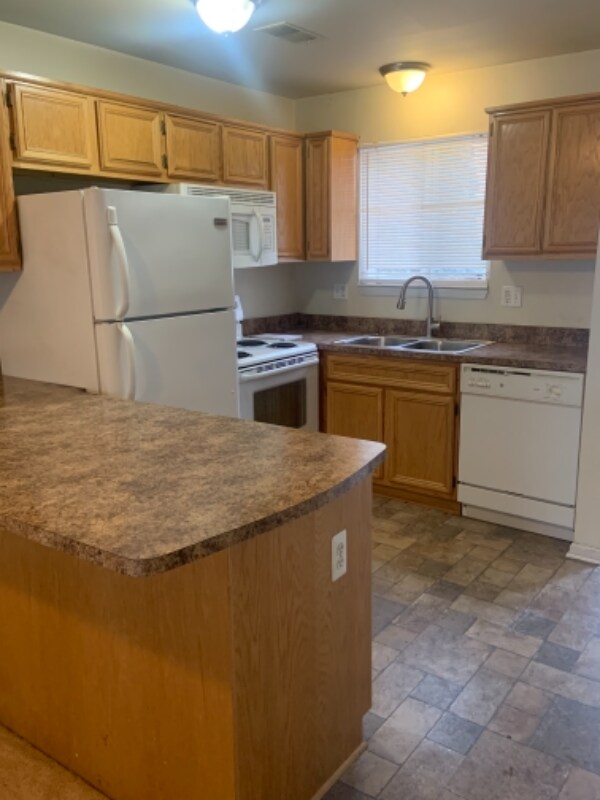 Building Photo - 30280 Wedgewood cr