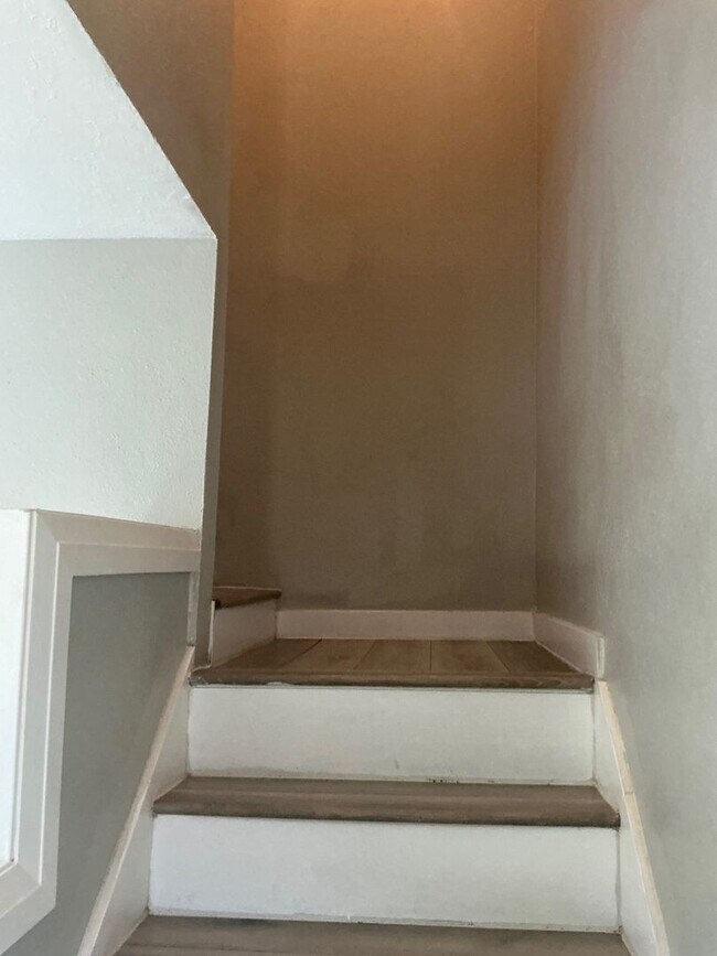 Building Photo - 1276000