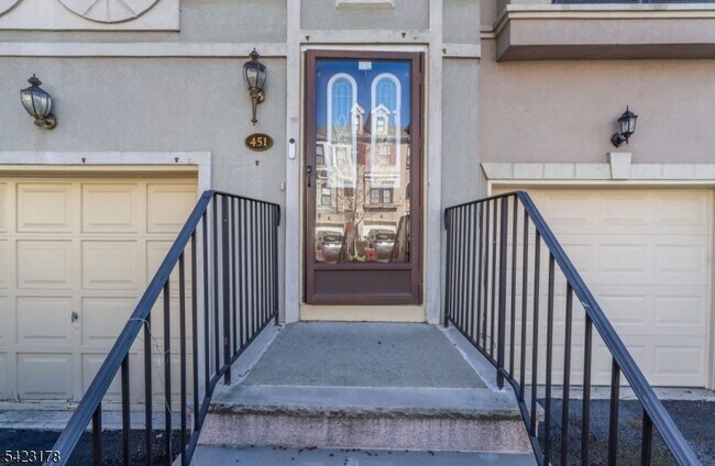 Foto del edificio - 451 Hartford Dr