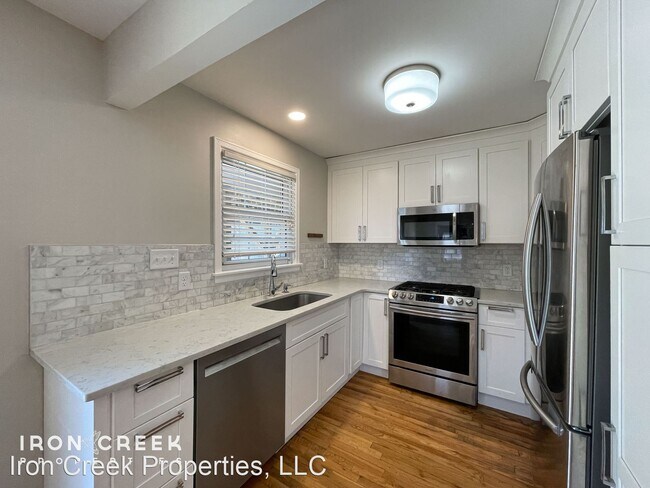Foto del edificio - 4 br, 3 bath House - 21 Brevard Road