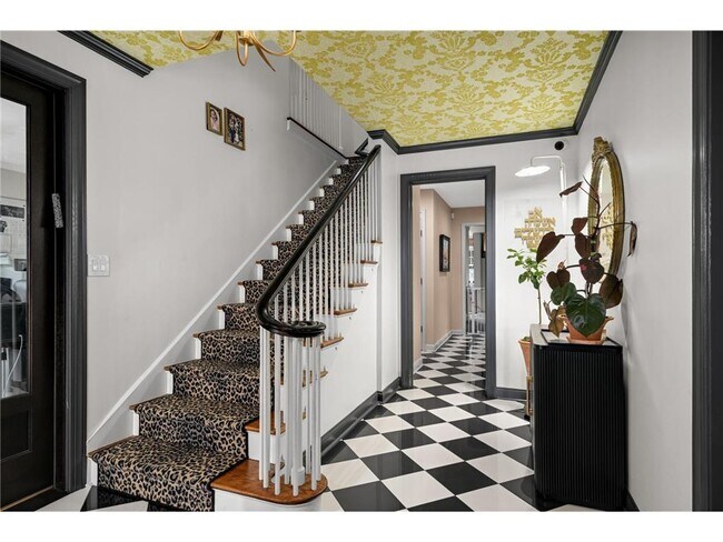 Foto del edificio - 2837 Glenhurst Ave