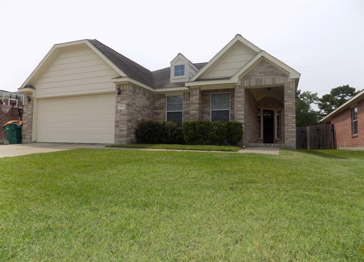 Primary Photo - 3919 Cary Creek Dr