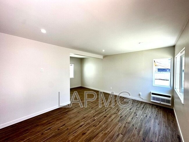 Building Photo - 2304 N Frederic St