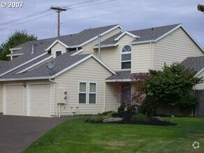 Building Photo - 719-721 SW Backcourt Pl
