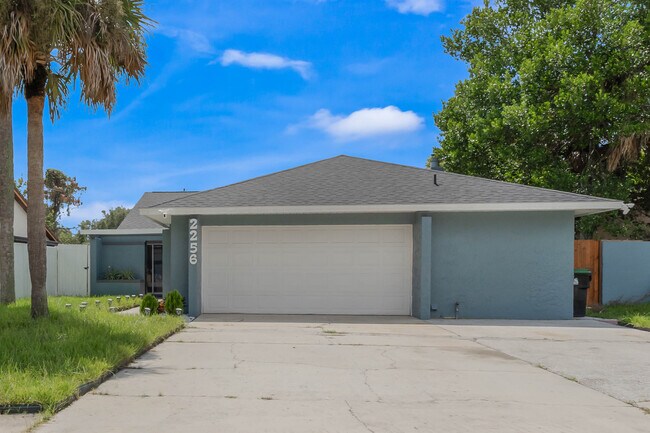Building Photo - 2256 Greenview Cir