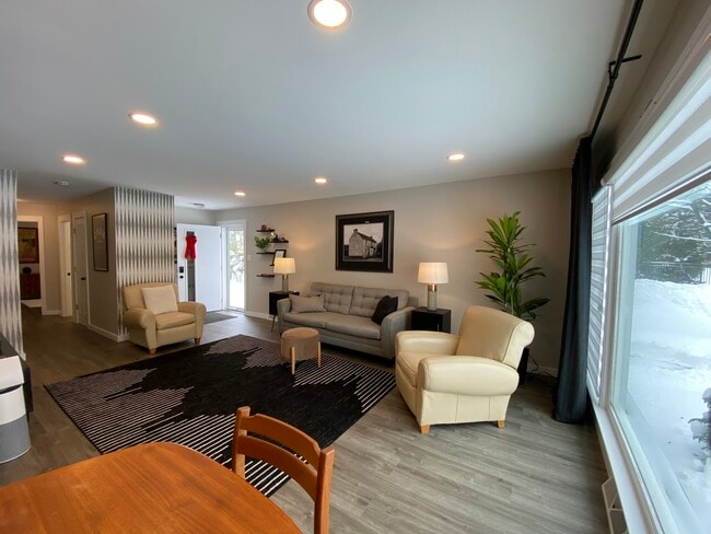 Building Photo - 221 Nordica Ave