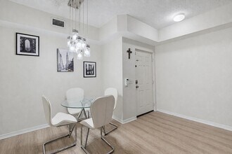 Building Photo - 350 Crestwood Cir