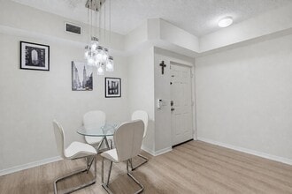 Building Photo - 350 Crestwood Cir