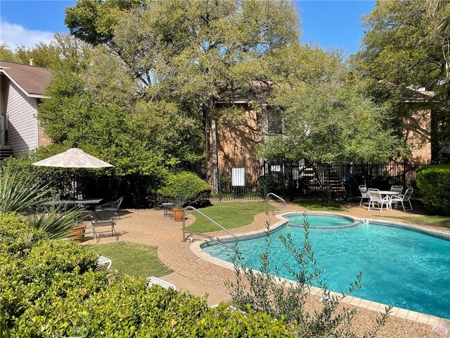 Building Photo - 3839 Dry Creek Dr