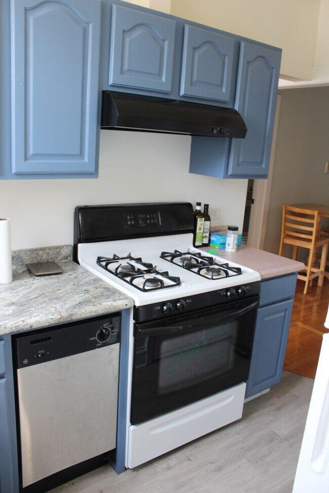 Foto del edificio - 2 bedroom in Chicago IL 60618