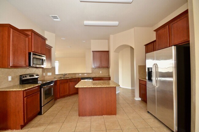 Foto del edificio - BEAUTIFUL New Home Available NOW!
