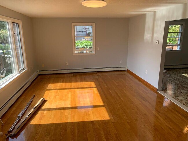 Building Photo - 23 Duval St