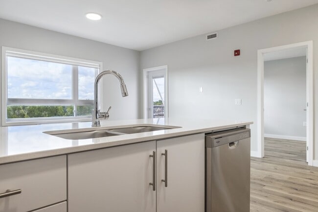 Building Photo - Evoke