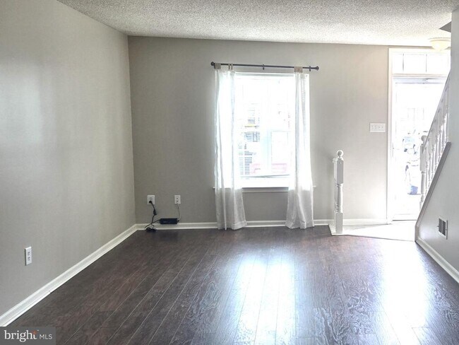 Foto del edificio - 219 Fieldstone Ln