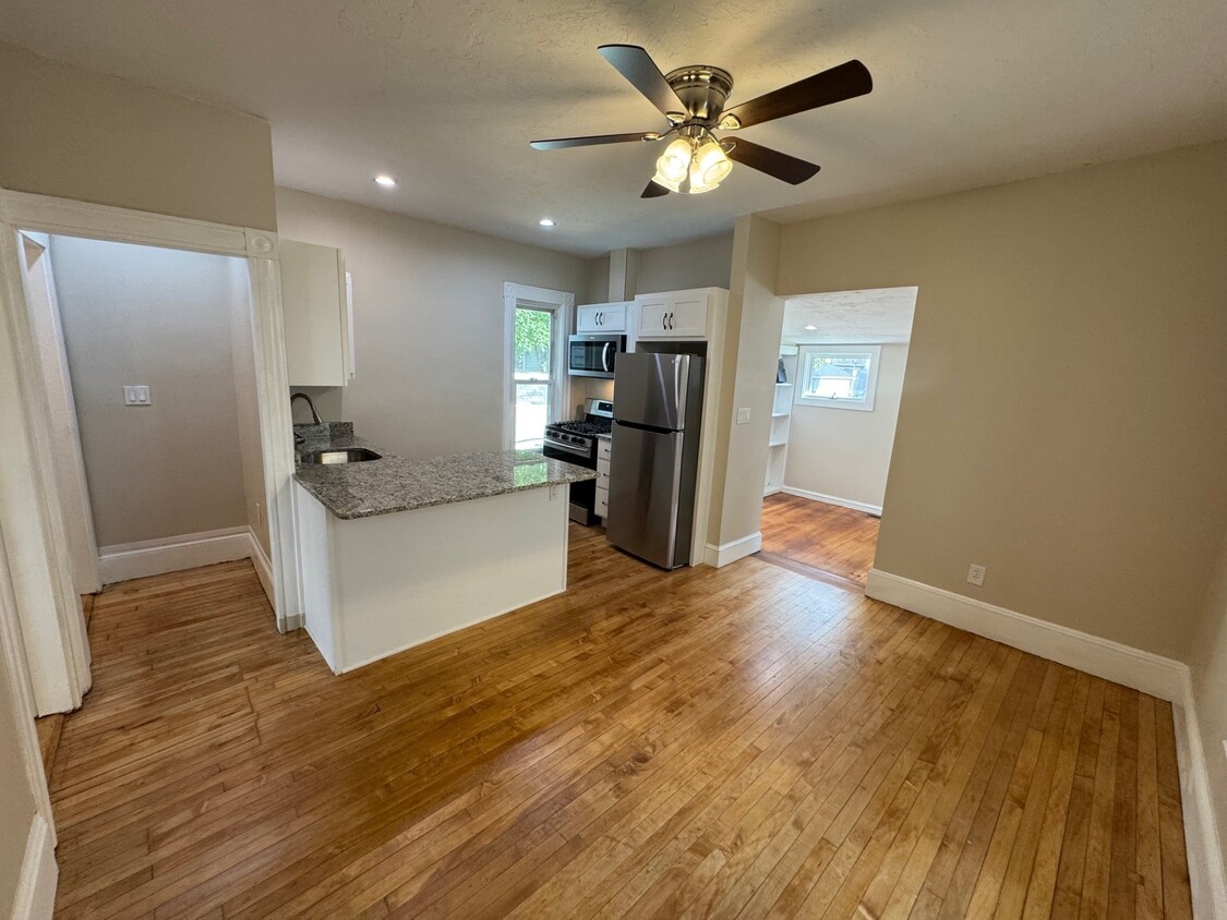 Foto principal - 19 Whitman Ave
