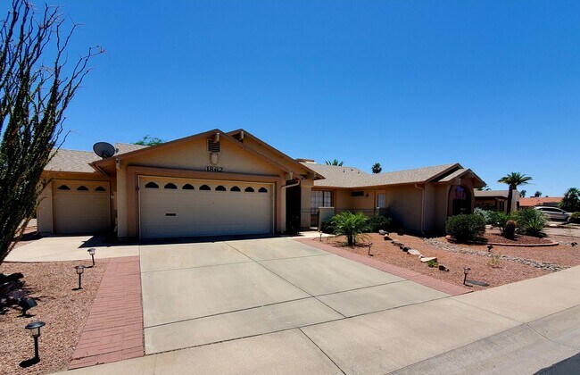 Building Photo - Perfect & Newly Updated Vacation Home, in ...