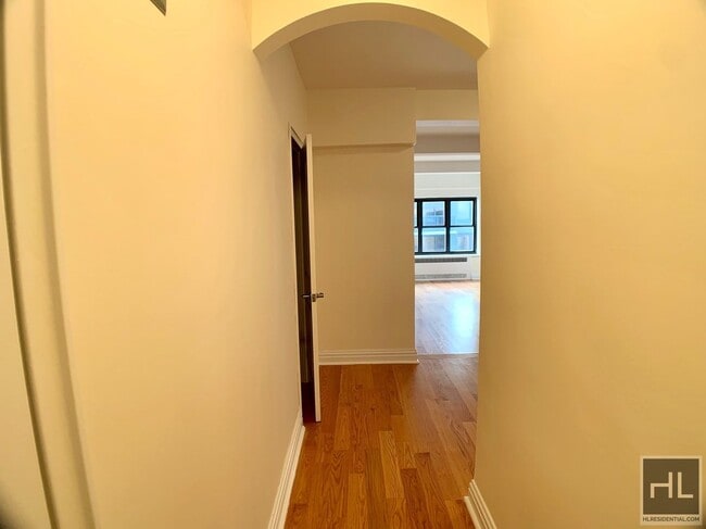 Building Photo - EAST 56 STREET