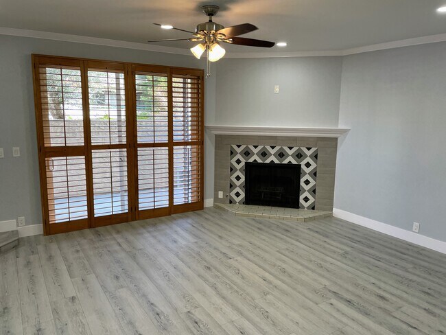 Building Photo - 5401 Zelzah Ave