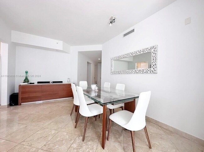 Building Photo - 801 Brickell Key Blvd