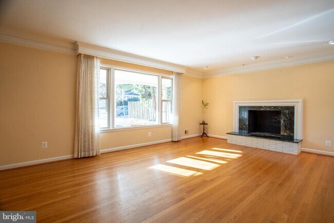 Building Photo - 7001 Hopewood St