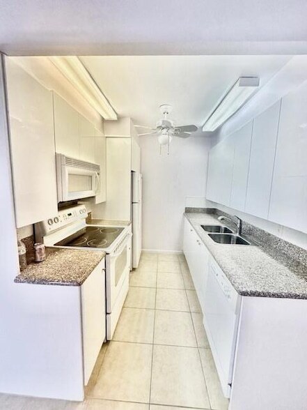 Photo - 2044 Exeter C Apartment