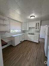 Building Photo - 724 3rd St