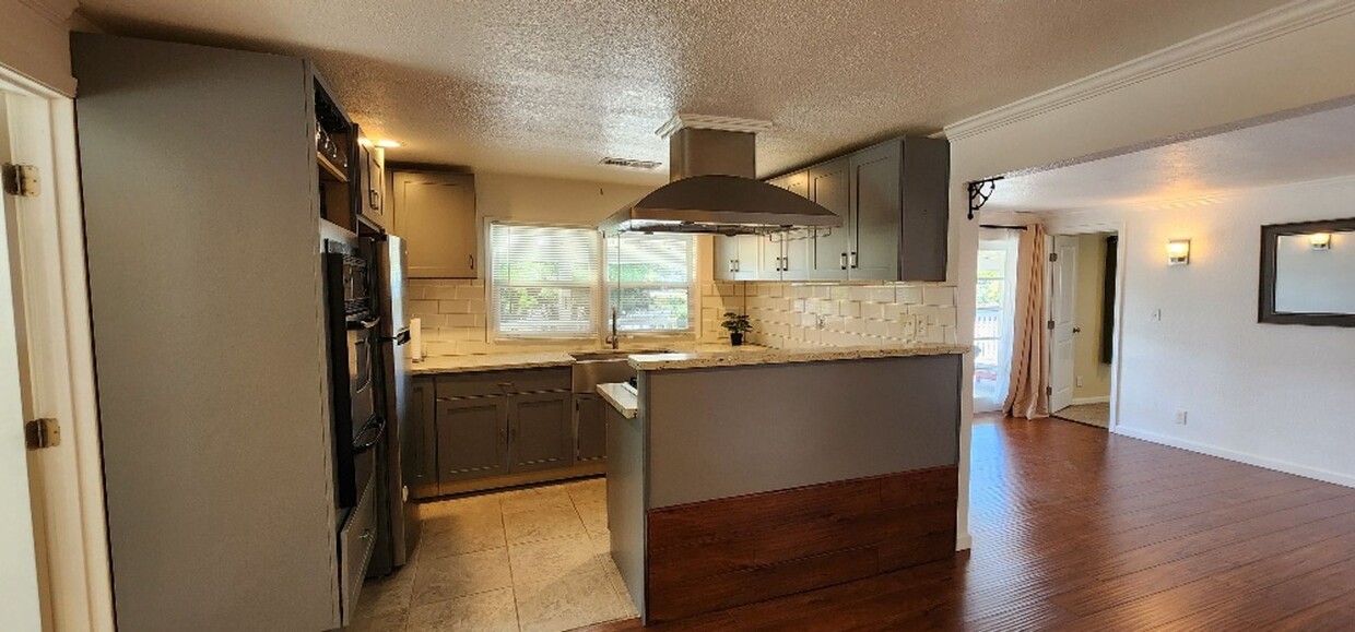 Primary Photo - Beautiful Cozy 2 Bedroom 1 Bath in Duplex ...