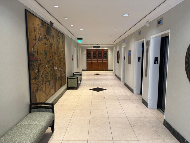 Foto del edificio - Ready for immediate move-in! 1 bed/1bath in Grosvenor.