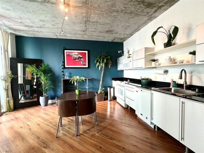 Foto del edificio - 690 SW 1st Ct