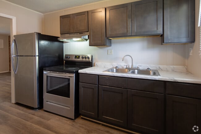 Studio, 1BA - 500SF - Kitchen - French Quarter Apartments