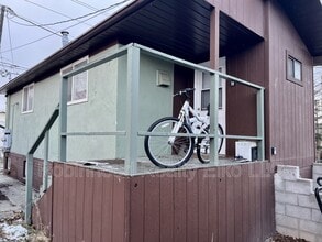 Building Photo - 756 1/2 Maple St