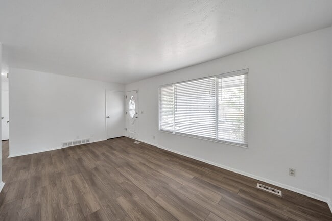 Building Photo - 4144 Bannock Dr