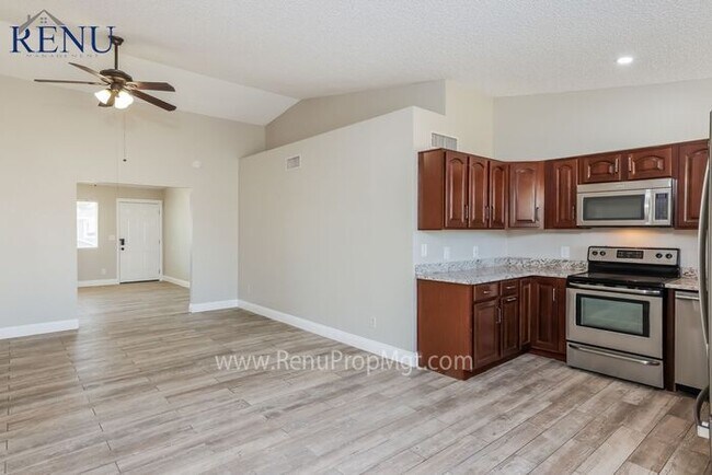 Foto del edificio - 4 Bed, 2 bath in Phoenix with Large Backyard!